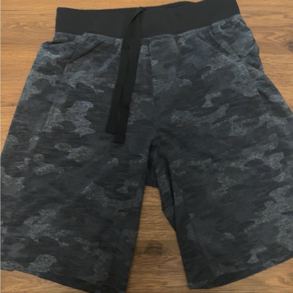Lululemon shorts black camo